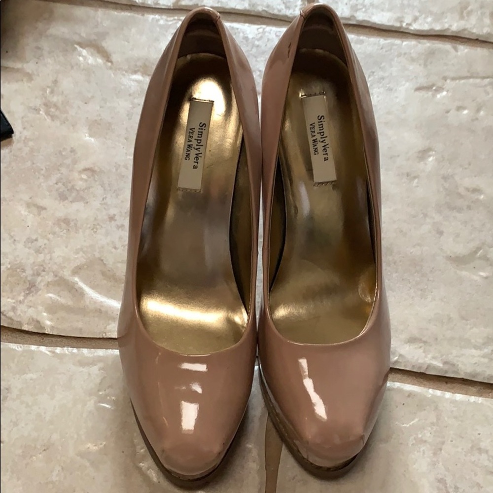 Vera wang pumps